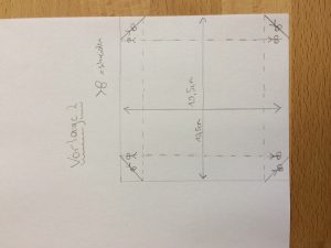 Zeichne die Vorlage 2 auf ein Papier ab. Schneide entlang der dicken schwarzen Linien und falte entlang der strichlierten Kanten.