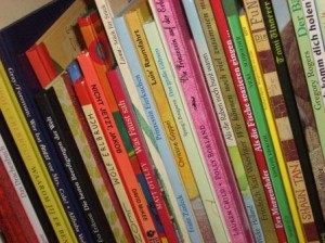 Bücherregal für Kinder zugänglich 