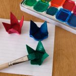Blumengirlande aus Eierkartons