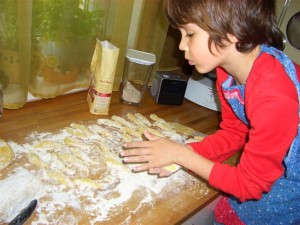 Kinderleichtes Backen Kind beim Backen