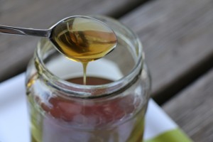 Honigglas und Löffel