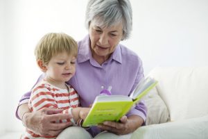 Als Oma-Au-Pair eine andere Kultur kennen lernen. Foto: Fotolia/Lydie