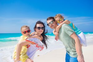 Karibik- und Alpen-Mentalität in einer Familie. Foto: Fotolia/travnikovstudio