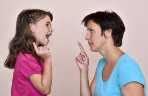 Kleiner Trost für überforderte Eltern: Der Trotz ihrer Kinder ist evolutionär bedingt und für ihre Selbständigkeit wichtig. Foto: Fotolia/zdravinjo