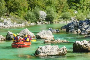 Eine Tour mit der Kanu-Schule Noris zu einem der Top-Spots der Wildwasser-Szene, tolle Bedingungen für Einsteiger, Fortgeschrittene und Cracks im Kajak ...